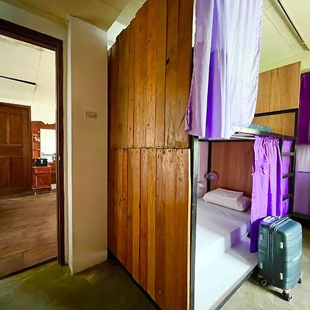 Uncharted Hostel Puerto Galera Bagian luar foto