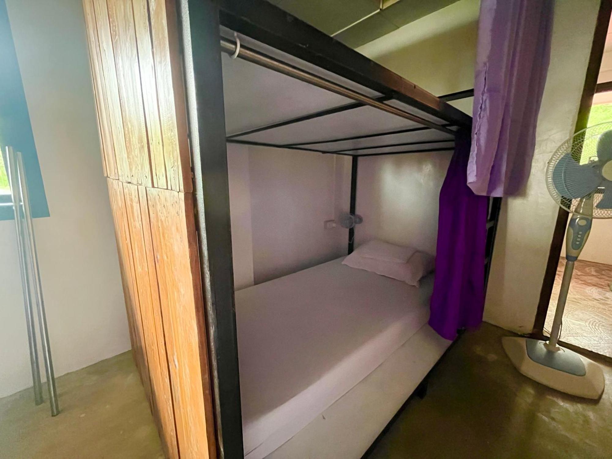 Uncharted Hostel Puerto Galera Bagian luar foto