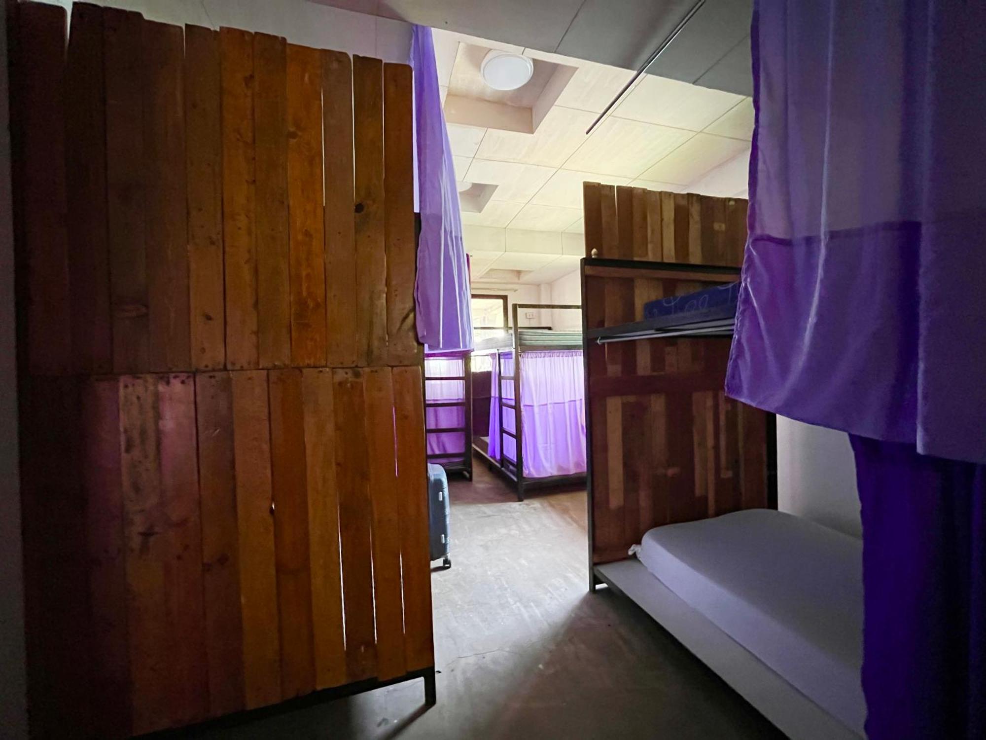 Uncharted Hostel Puerto Galera Bagian luar foto