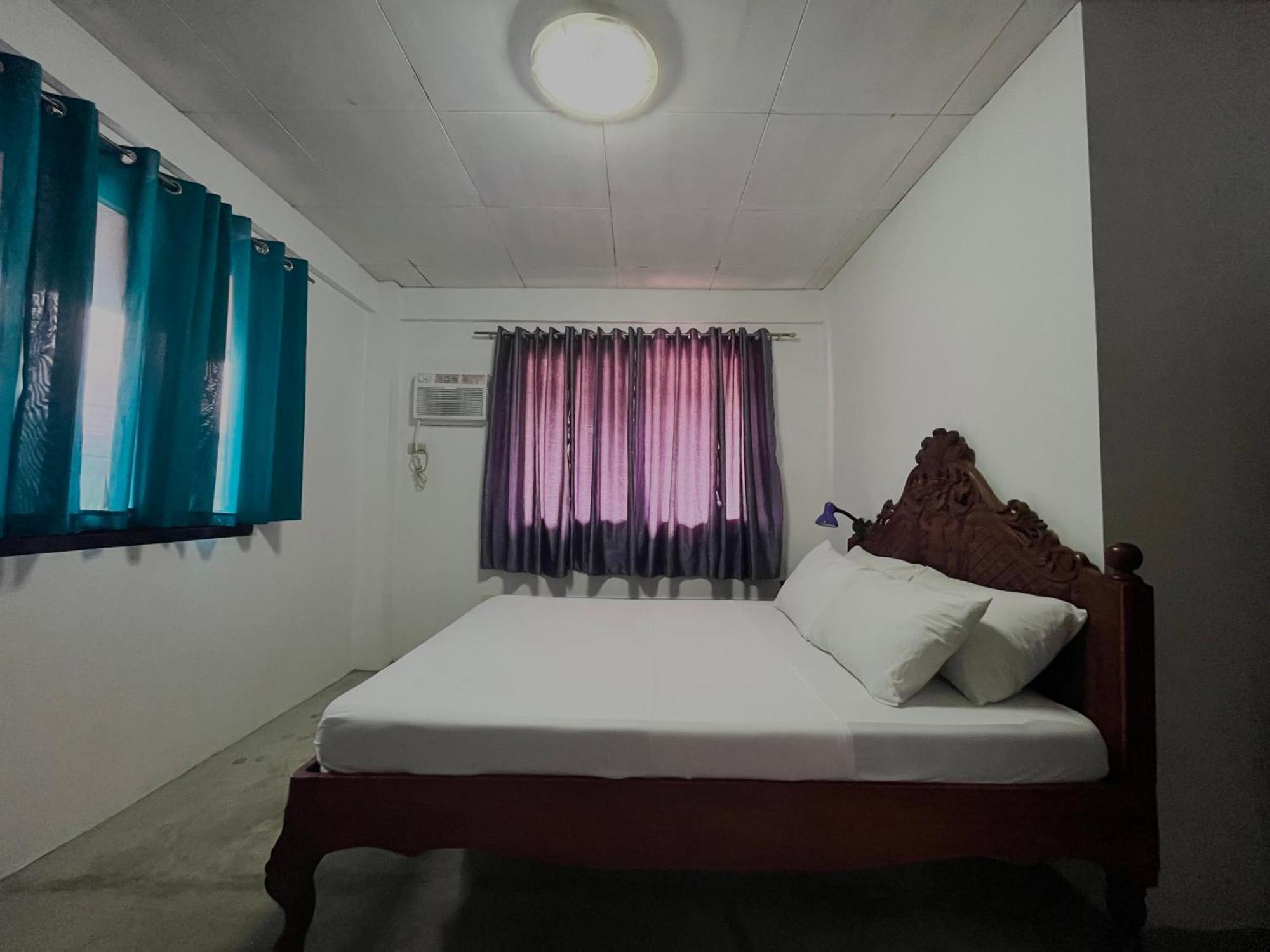 Uncharted Hostel Puerto Galera Bagian luar foto
