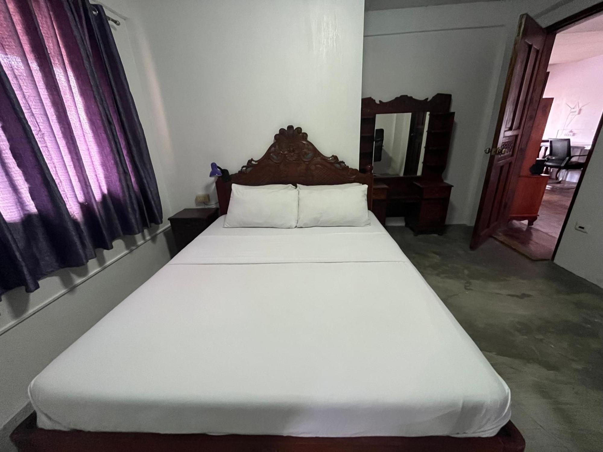 Uncharted Hostel Puerto Galera Bagian luar foto